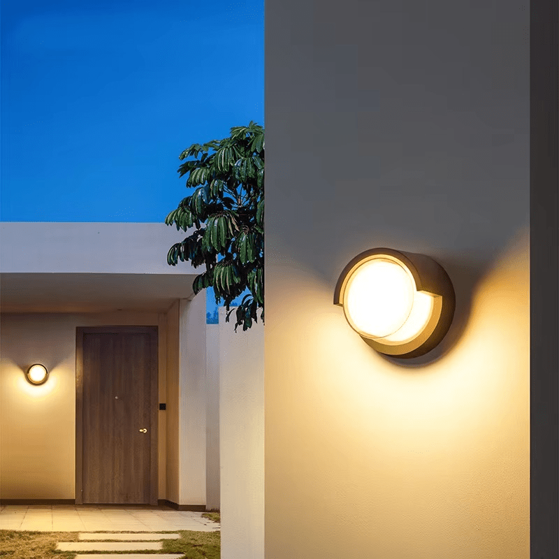 Moderne LED-Außenwandleuchte mit Bewegungsmelder