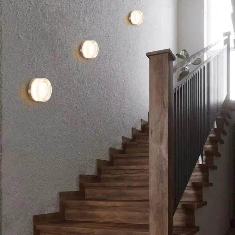 Brehn | Frendorf - Moderne runde Wandleuchte für atmosphärische Eleganz