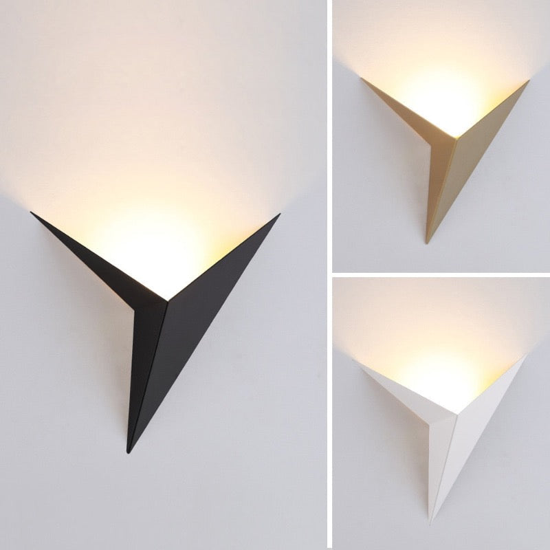 Minimalistische Dreieckige LED Wandleuchte | Modernes Design in Schwarz/Weiß | Perfekt für Wohnzimmer und Badezimmer | Brehn