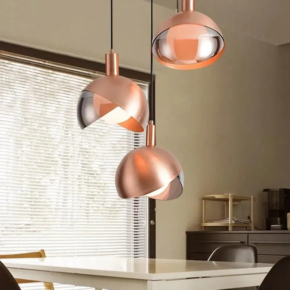 Moderne goldene Pendelleuchten für Esszimmer und Küche, elegantes Design mit Kugelleuchten | Brehn