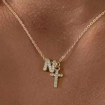 Brehn | Zarte Diamant Initial & Kreuz Halskette