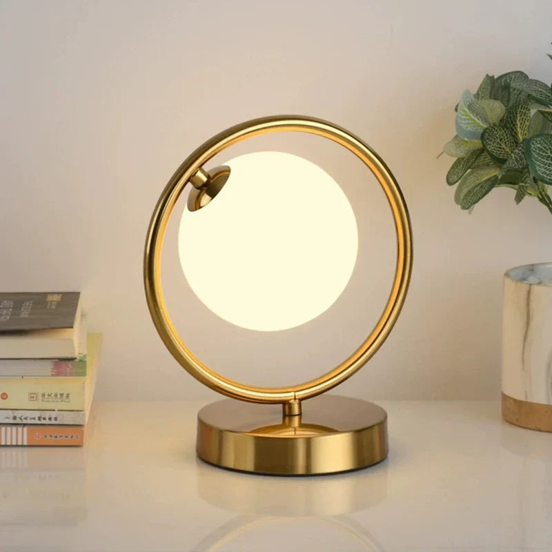 Nordic LED-Tischlampe mit Glasball – Minimalistisches Design für Wohnzimmer und Schlafzimmer | Brehn