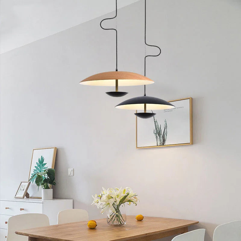 Moderne LED Pendelleuchte – Skandinavisches Design aus Holz und Metall | Brehn