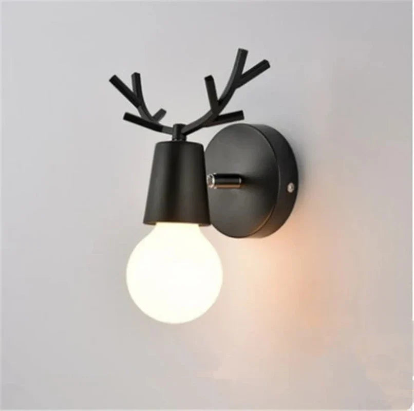 Moderne Geweih Wandleuchte – Holz und Metall LED Licht für Kinderzimmer & Wohnzimmer | Brehn
