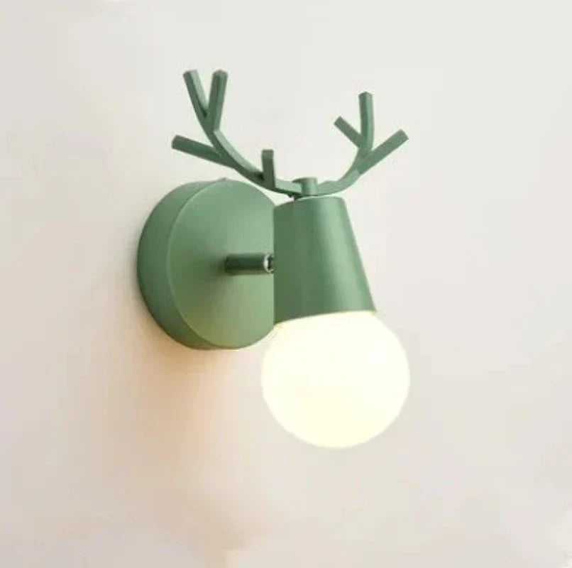 Moderne Geweih Wandleuchte – Holz und Metall LED Licht für Kinderzimmer & Wohnzimmer | Brehn