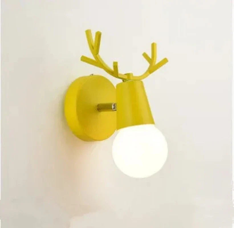 Moderne Geweih Wandleuchte – Holz und Metall LED Licht für Kinderzimmer & Wohnzimmer | Brehn