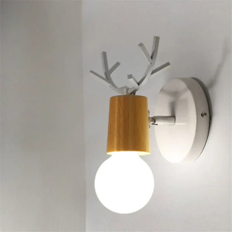 Moderne Geweih Wandleuchte – Holz und Metall LED Licht für Kinderzimmer & Wohnzimmer | Brehn