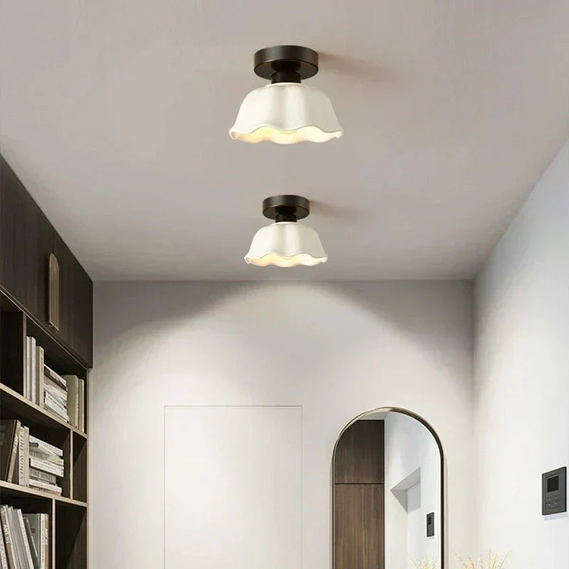 BrightGleam | Stilvolle Pendelleuchte aus Keramik und Glas für moderne Interieurs