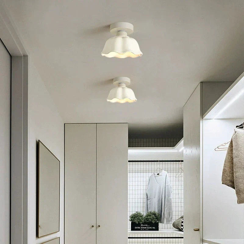 BrightGleam | Stilvolle Pendelleuchte aus Keramik und Glas für moderne Interieurs