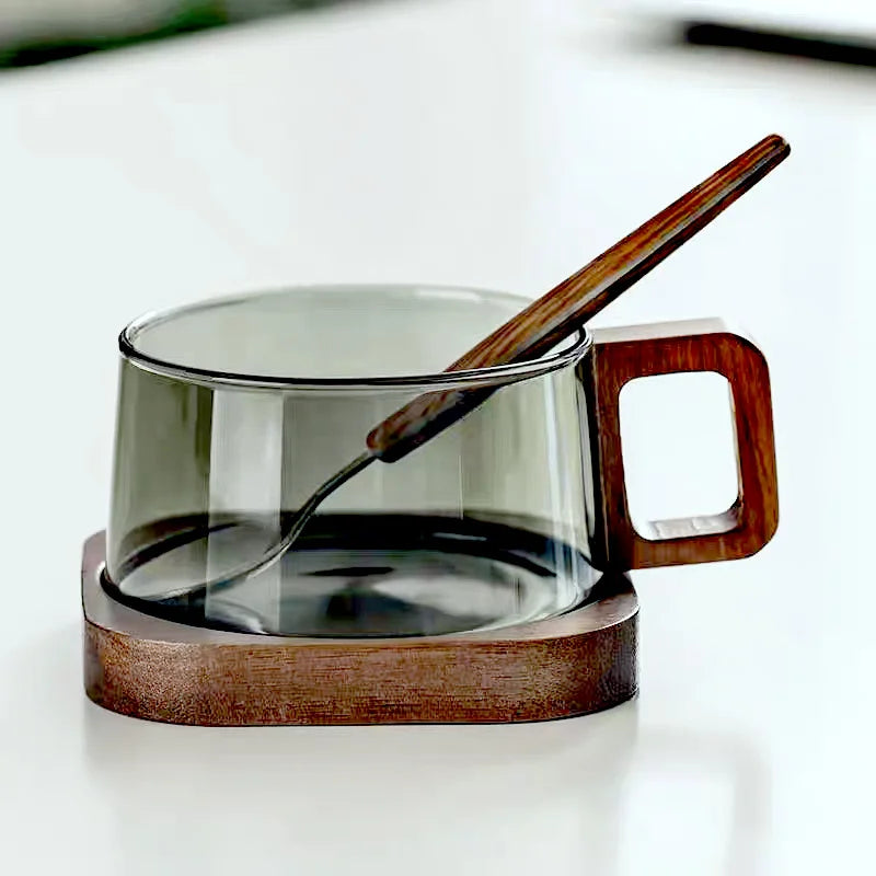 Nordic Glas Kaffeetasse Teetasse mit Holzgriff Set - Elegantes transparentes Glas, quadratischer Holzgriff, passende Löffel und optionaler Untersetzer