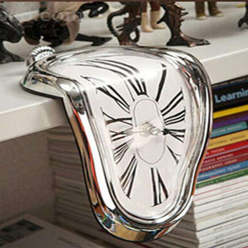Verzerrte Schmelzende Uhr | Brehn