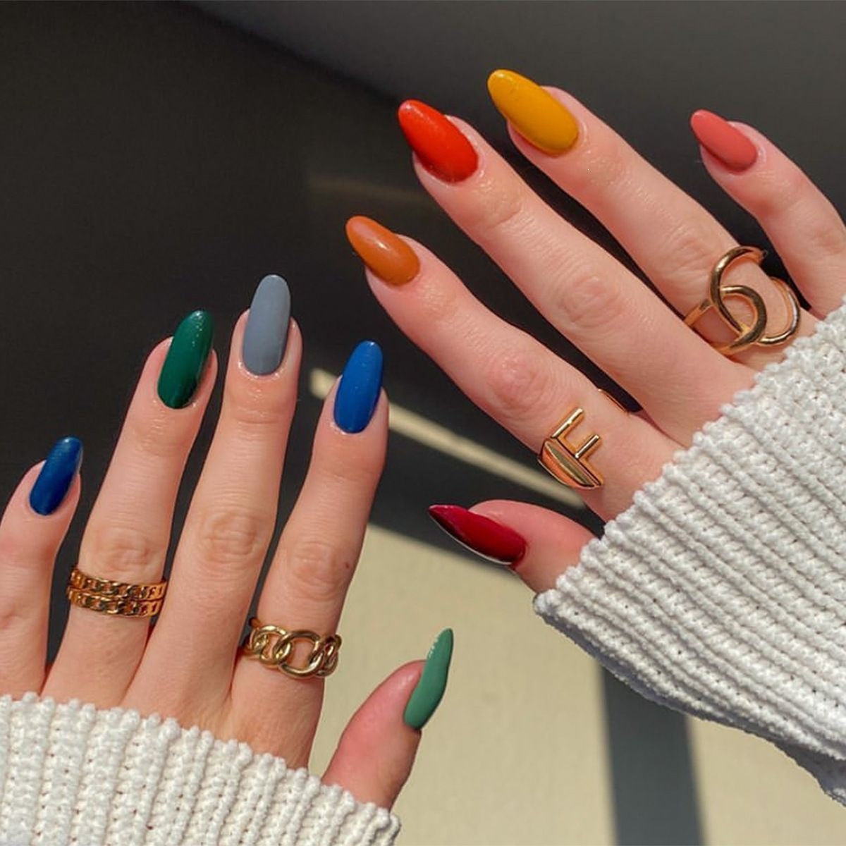 Kunstnagelset mit luxuriösem Farbverlauf und elegantem Spitzenakzent Brehn