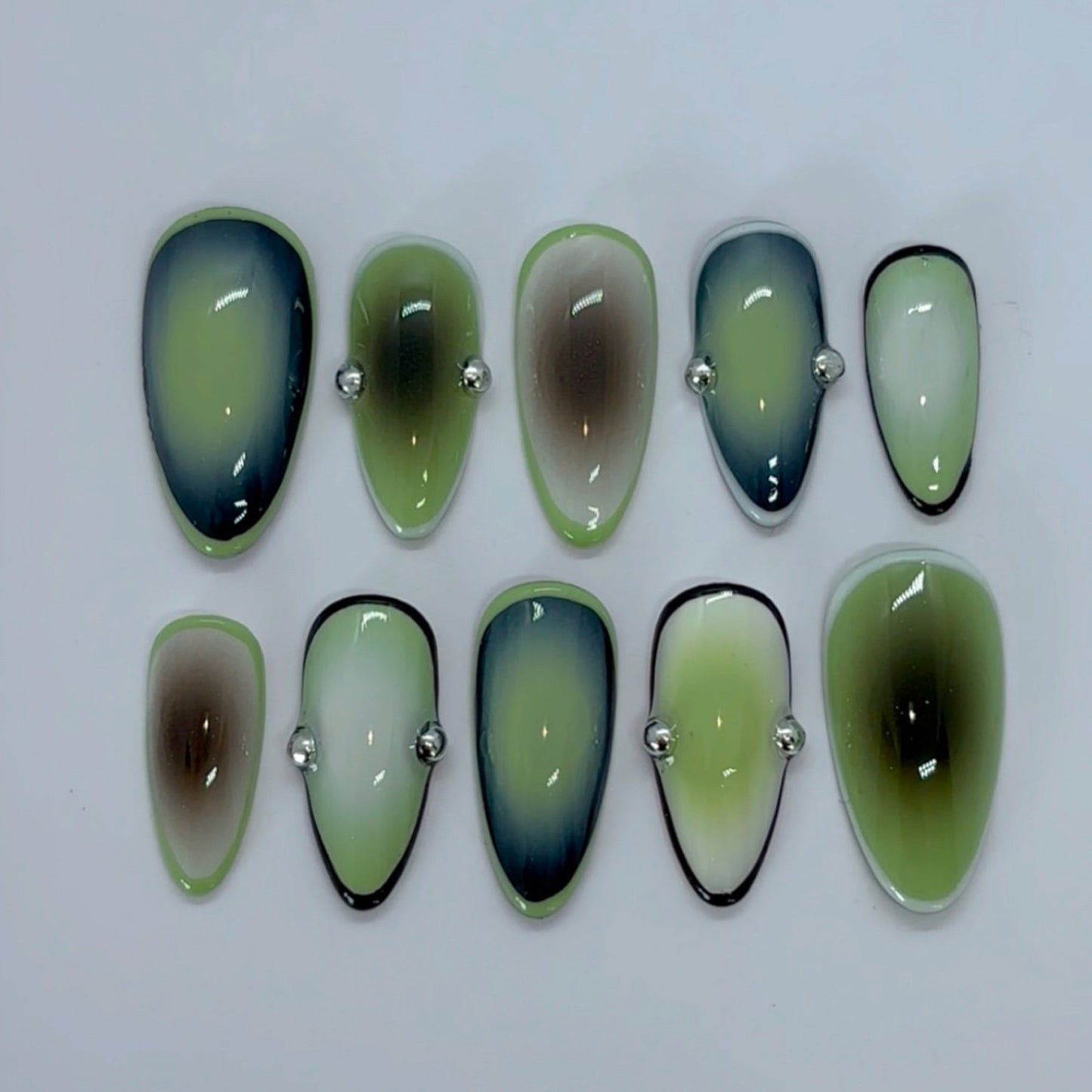 Thematic Artisan Press-On Nail Set Brehn