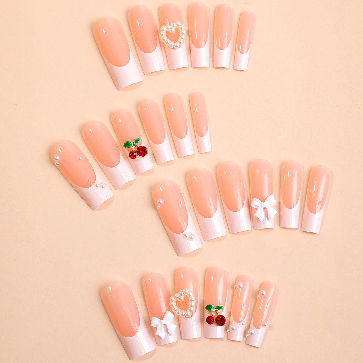 Kunstnagelset mit eleganten 3D-Verzierungen und Perlenakzenten Brehn