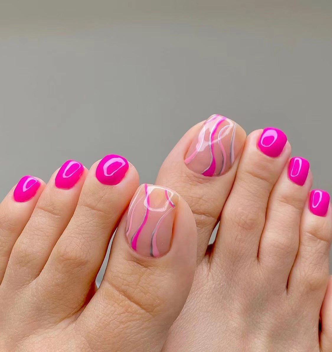 Kunstvolle Fußnagelgestaltung mit Göttlichem Schmetterlingsdesign Brehn