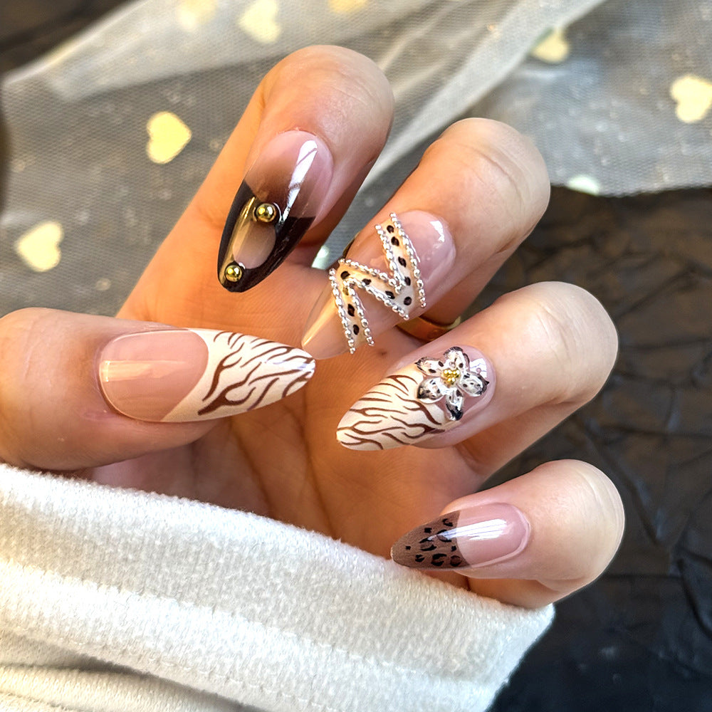Künstlerische Press-On Nagelkollektion Brehn