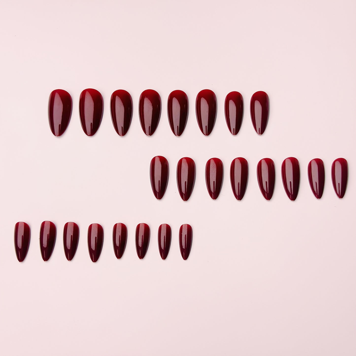 Kunstnägel mit Glänzendem Stiletto-Design Brehn