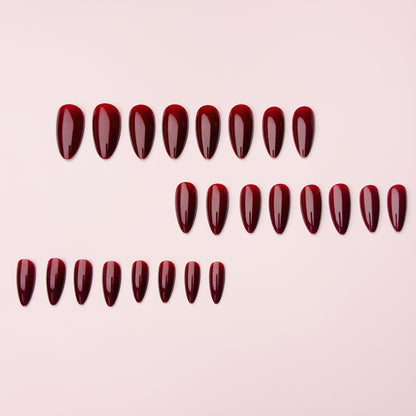 Kunstnägel mit Glänzendem Stiletto-Design Brehn