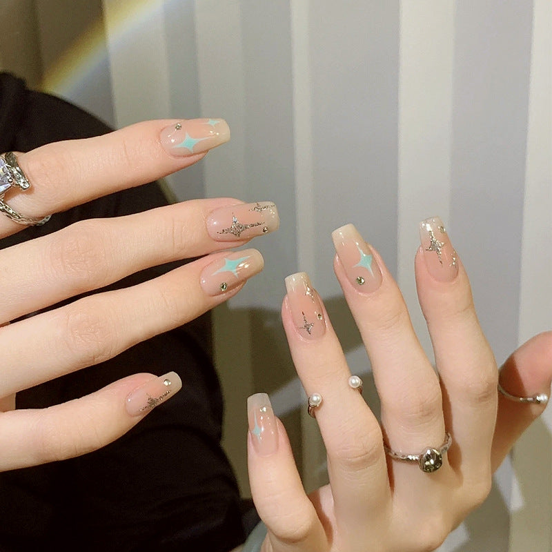Kunstnagelset mit funkelnden Sternen- und Glitzerelementen Brehn