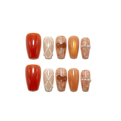 Kunstnagelset mit luxuriösen Verzierungen Brehn