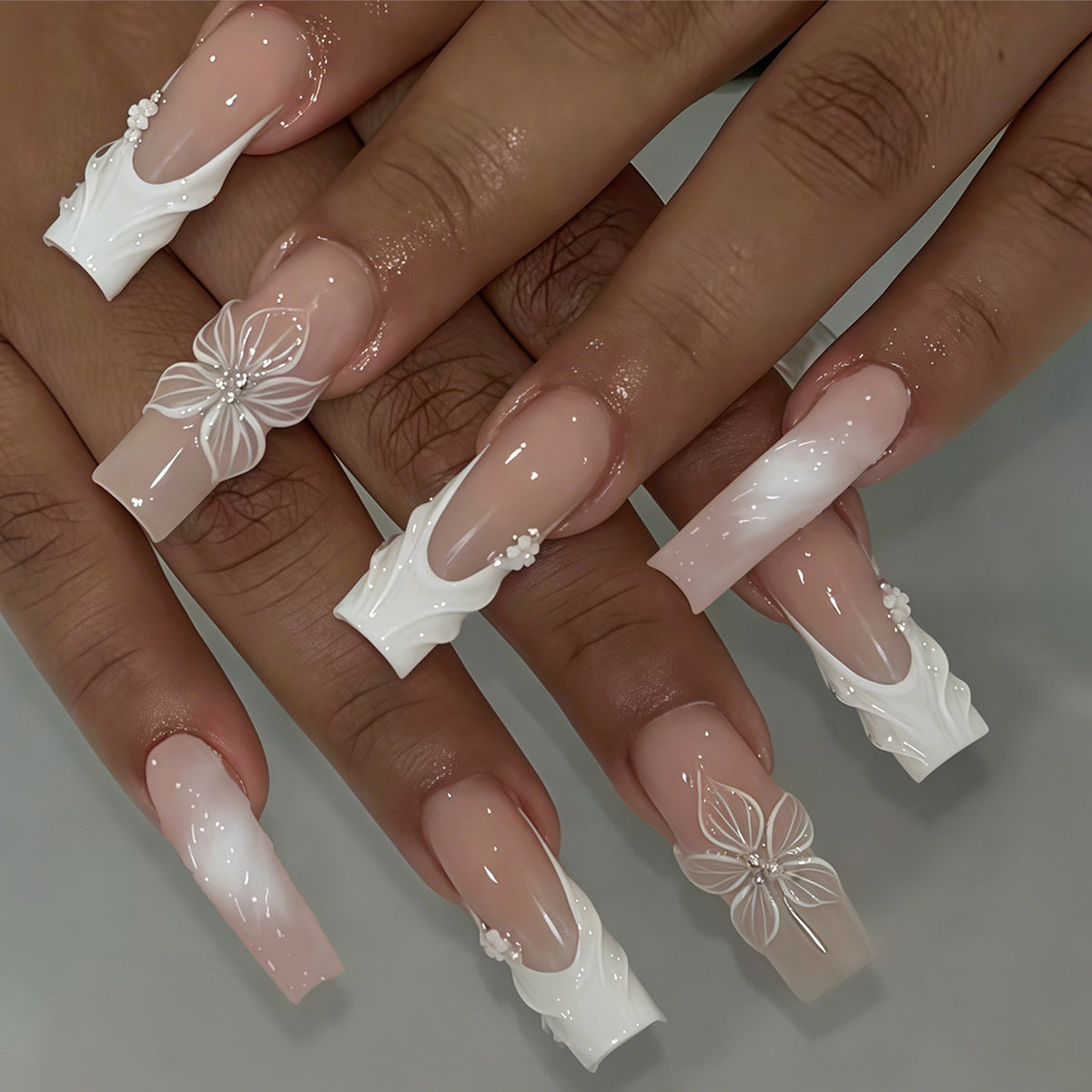 Elegante Florale Press-On Nagelkunst Brehn