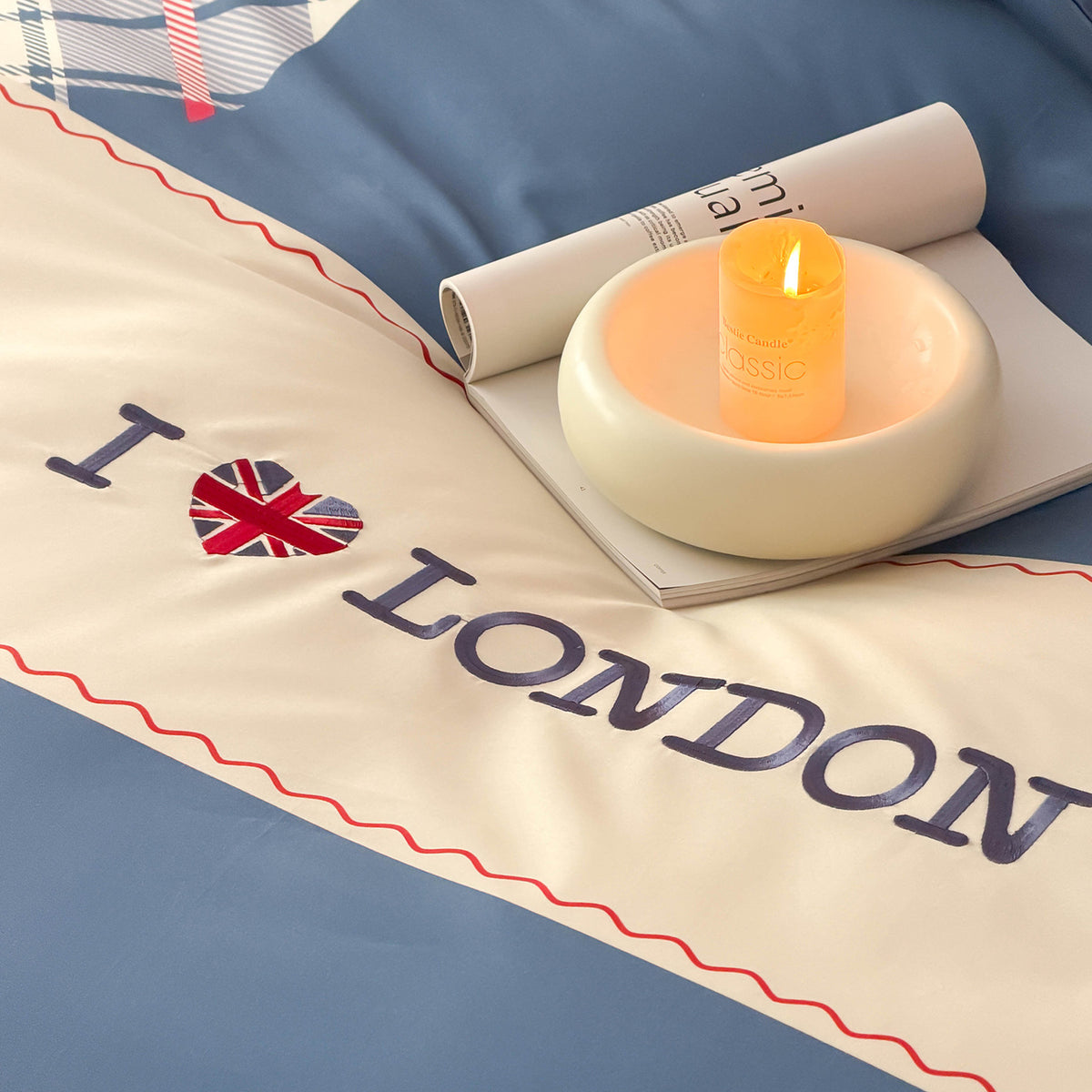 Bettwäsche-Garnitur im London-Motiv aus Baumwollsatin mit Karopatchwork und gestickten Skyline-Icons Brehn