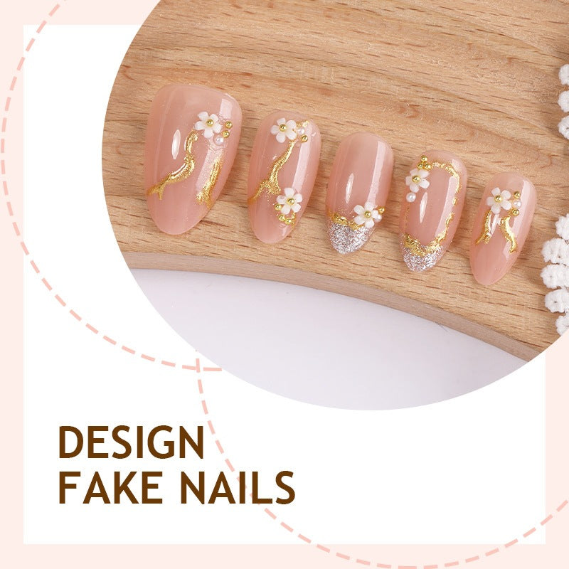 Kreatives Kunstnagelset mit zarter Blumendekoration und Glitzerelementen Brehn