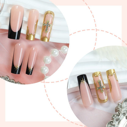 Kunstnagelset mit elegantem Schwarz-Blush-Design und 3D-Akzenten Brehn