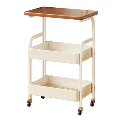 Schmaler mobile Nachttisch mit Rollen und Holztischplatte sowie unterem Metallspeicherfach.