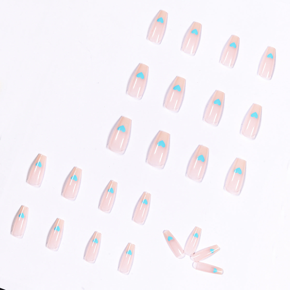 Kunstvolle Nailart mit Herzmotiven Brehn