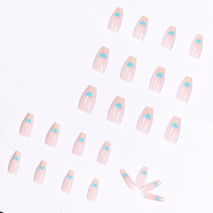 Kunstvolle Nailart mit Herzmotiven Brehn