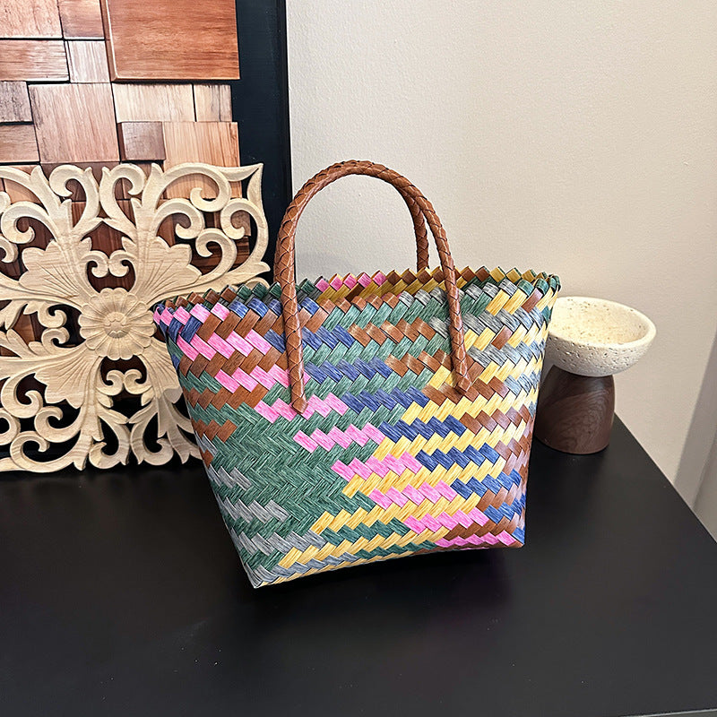 Handgewebte mehrfarbige Strohtasche