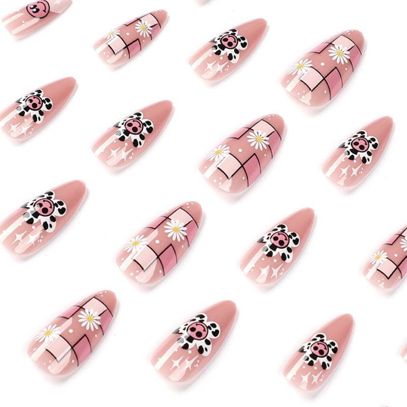 Kunstvolle Nagelverlängerungen mit verspieltem Design und einzigartigen Motiven Brehn