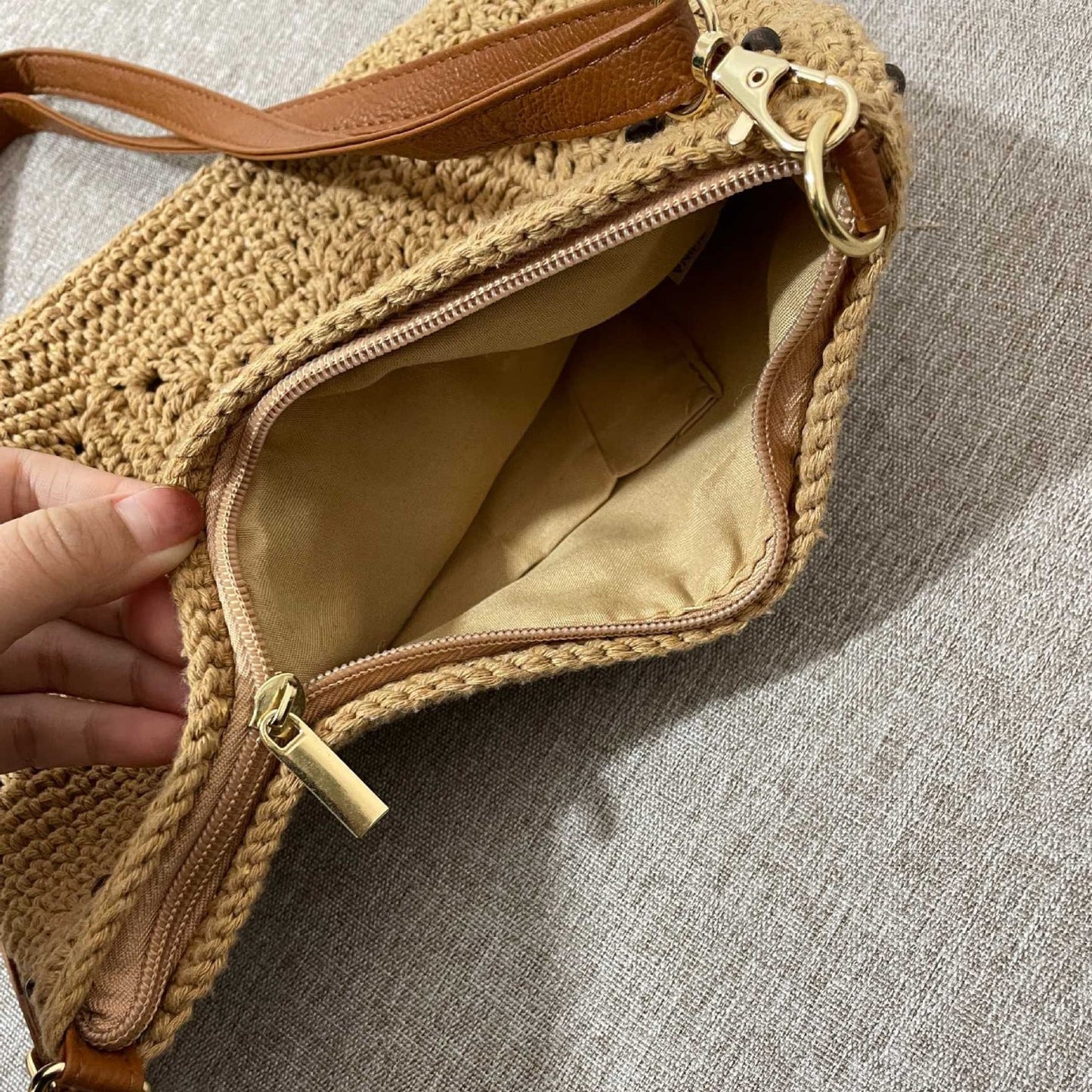 Handgefertigte Schultertasche mit Einzigartigem Häkelmuster Brehn