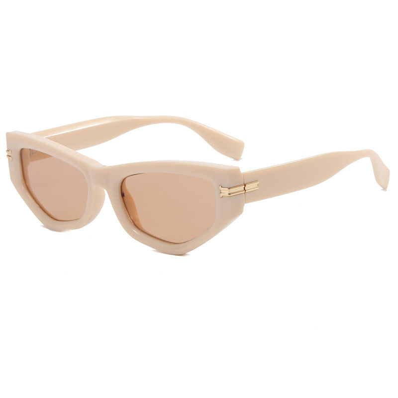 Damen trendige Cat-Eye-Sonnenbrille mit lackiertem Rahmen und akzentuierten Metall-Details Brehn