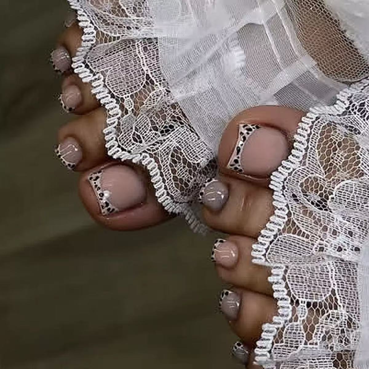 Fußnagelkunst Set mit eleganter Spitzenverzierung Brehn