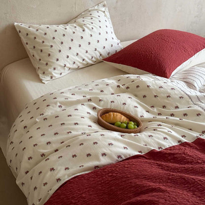 Wendbares Baumwoll-Bettwäscheset mit gestepptem Quilt und feinem Blumenminiprint