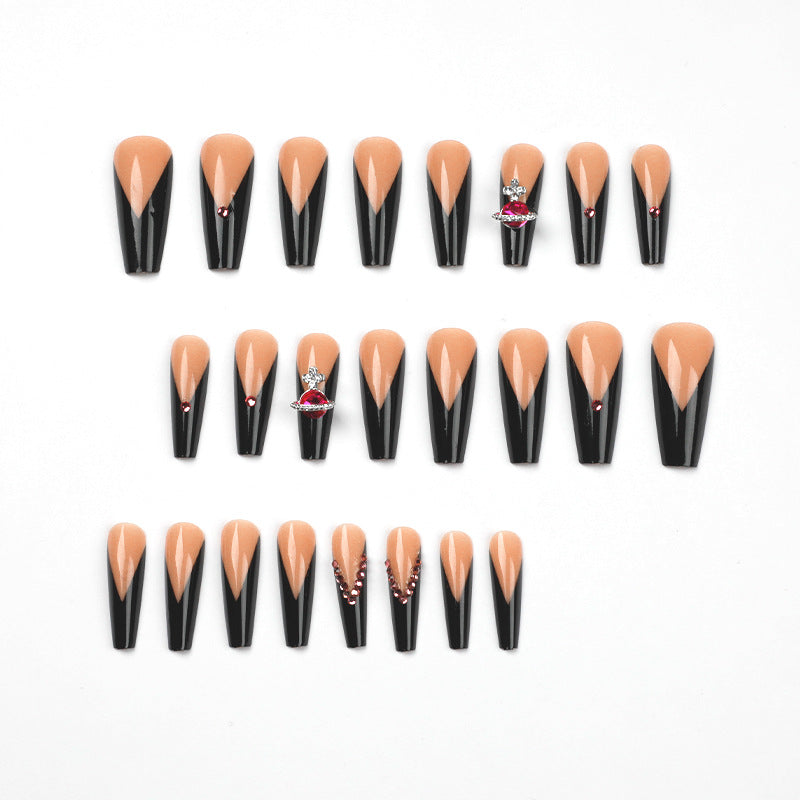 Kunstvolle Nagelkunst mit Strass und Glanz Brehn