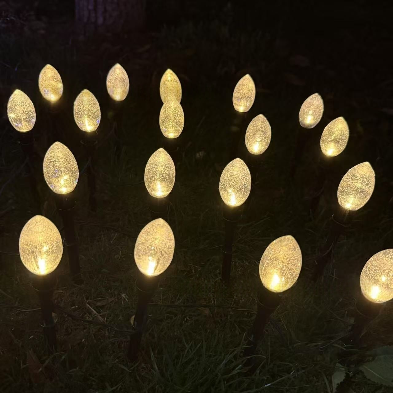 Crescent Moon Solar Gartensteckerlichter mit strukturiertem Acryl-Diffusor und warmweißem LED Brehn