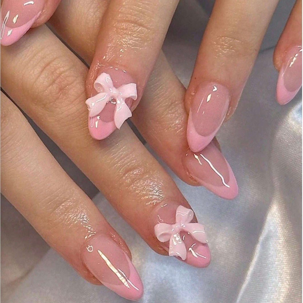 Kunstnagelset mit verspielten Ribbons und Glanzverzierung Brehn