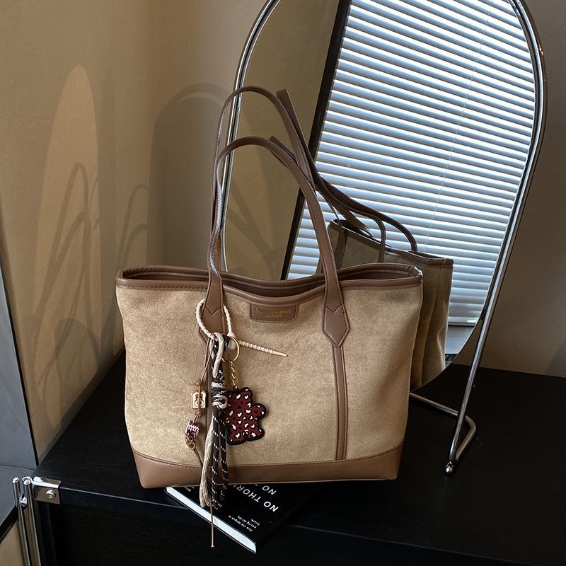 Geräumige Wildleder-Tote-Tasche Brehn