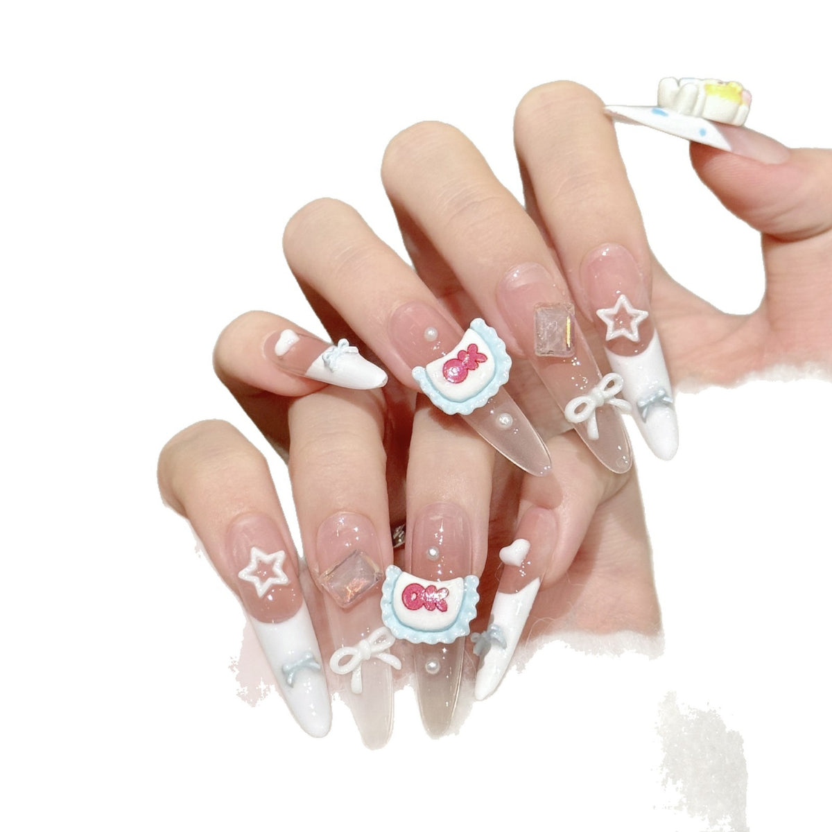 Künstlerisches Press-On Nagelkunstset mit einzigartigen Verzierungen