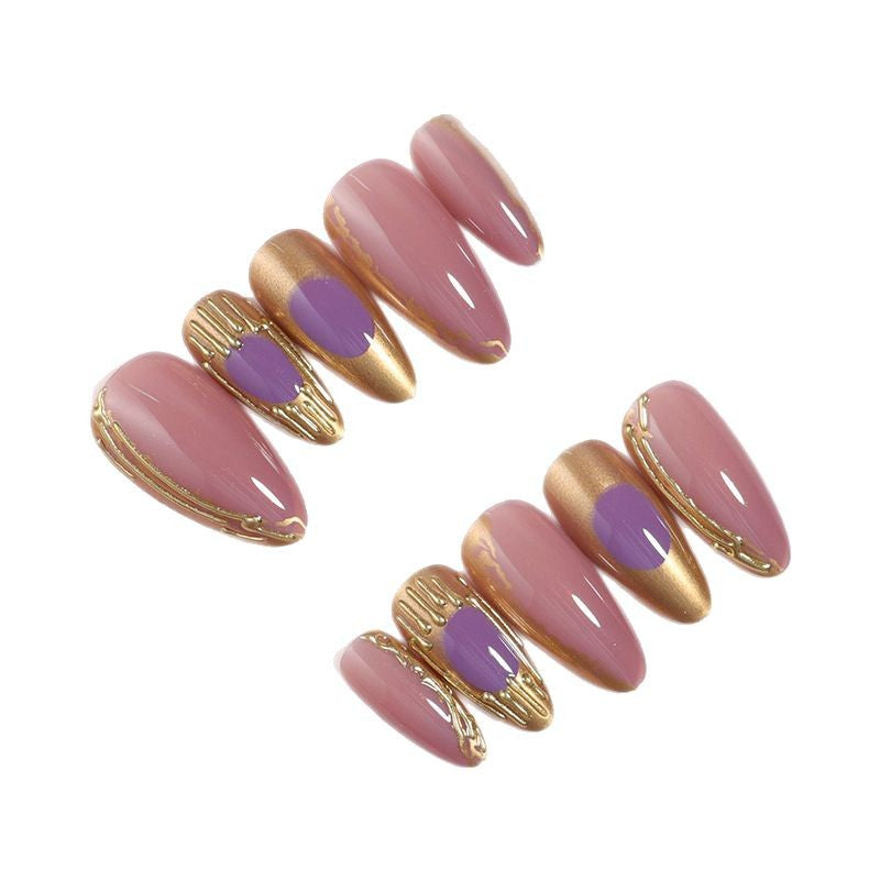 Künstlerisches Press-On-Nagelset mit Gold- und lila Akzenten Brehn