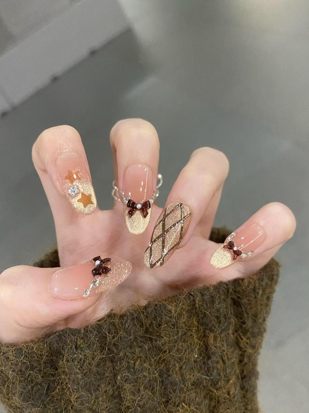 Dekoratives Press-On Nagelkunst Set
