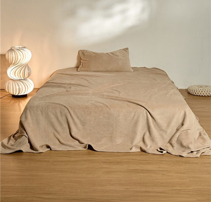 Kuscheldecke aus Mikrofaser mit samtiger Oberfläche und extra großem Format