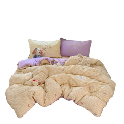 Gefüllte Steppdecke mit Karomuster, Wendbares Bett-Set und Bestickten Kissen