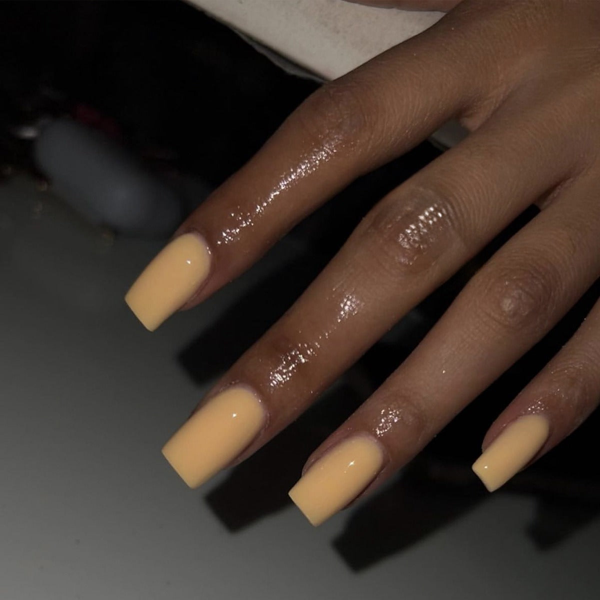 Kunstnagelset mit glänzendem Finish und trendigem Design Brehn