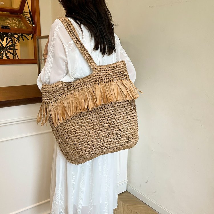 Stroh-Tasche mit Fransen und Modernen Details Brehn