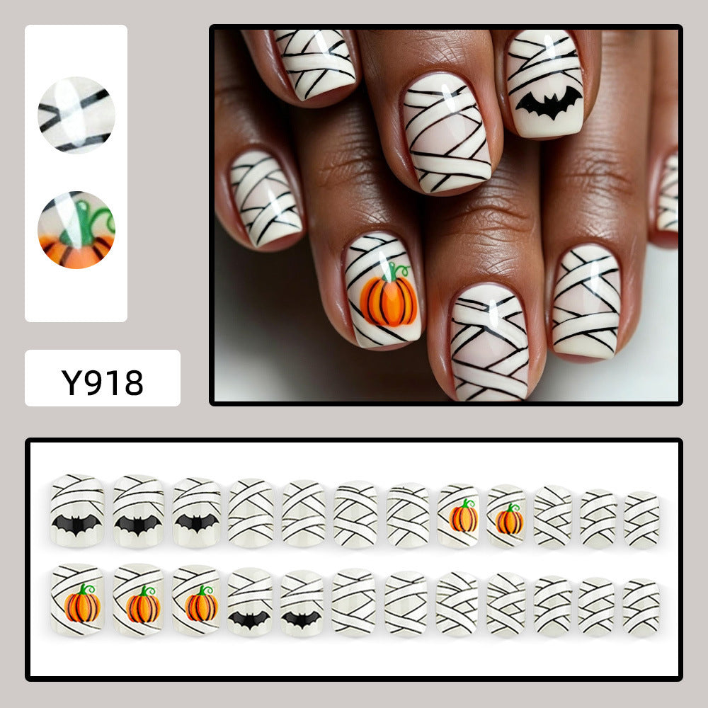 Kreative Halloween Nagelkunst mit Kürbis- und Fledermausdesign Brehn