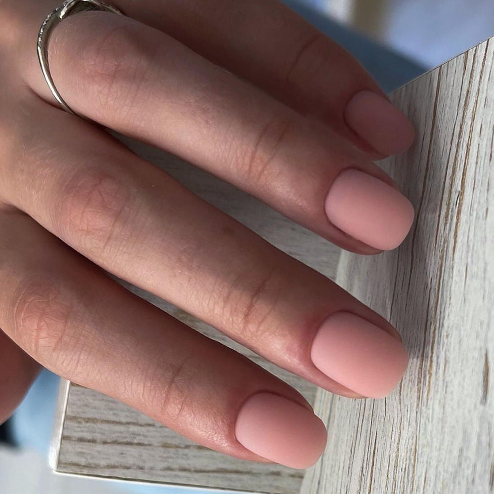 Künstliche Nagelkunst mit mattem Finish Brehn